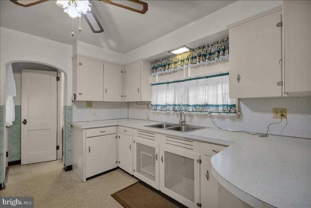 618 SMITH AVE, Lebanon, PA 17042