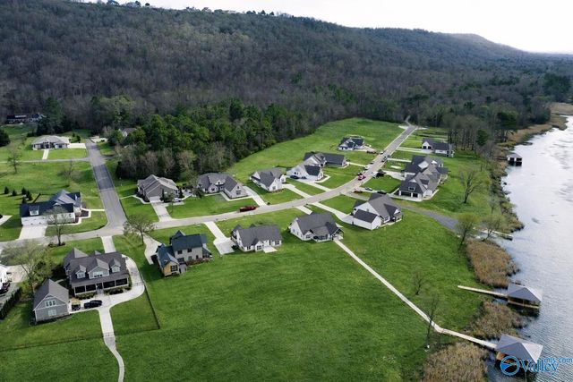 306 Lake Creek Drive, Guntersville, AL 35976