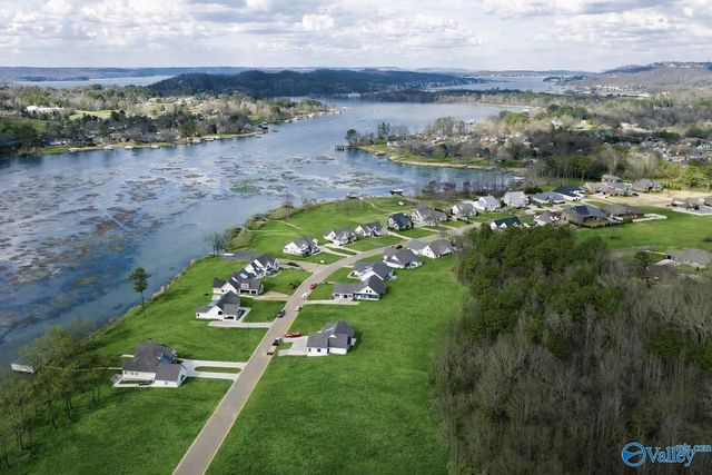 306 Lake Creek Drive, Guntersville, AL 35976