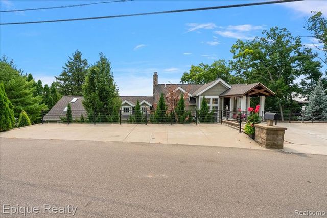 791 Central Drive, Lake Orion, MI 48362