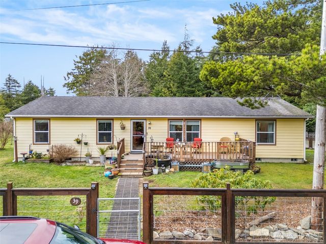39 Paradise Lane, Pacific Beach, WA 98571