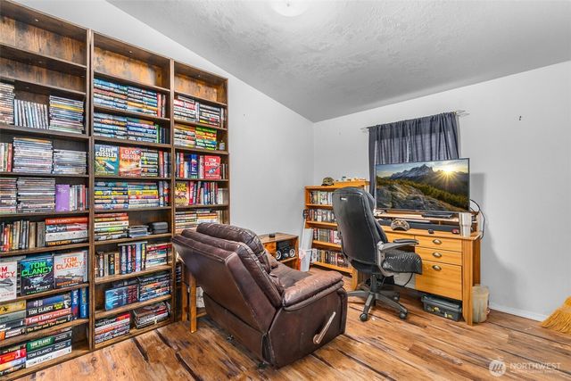 39 Paradise Lane, Pacific Beach, WA 98571