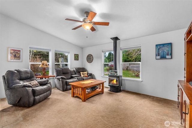 39 Paradise Lane, Pacific Beach, WA 98571