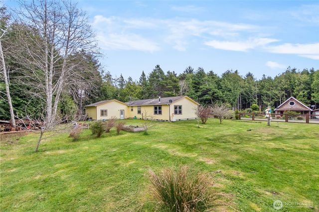 39 Paradise Lane, Pacific Beach, WA 98571