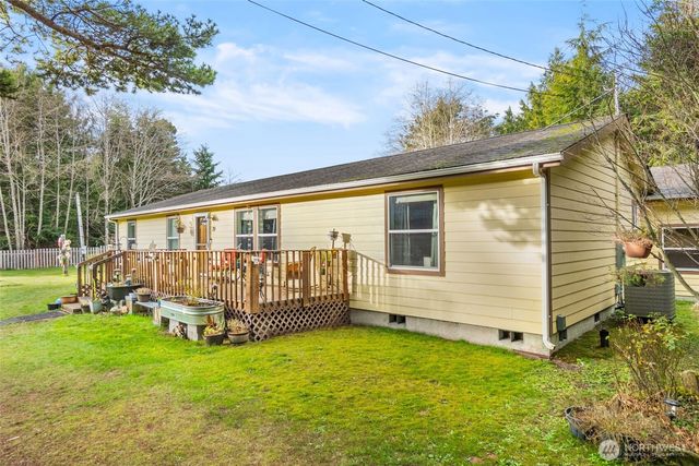 39 Paradise Lane, Pacific Beach, WA 98571