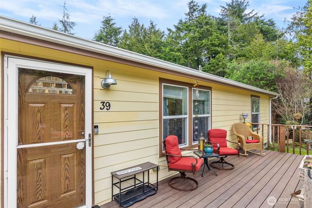 39 Paradise Lane, Pacific Beach, WA 98571