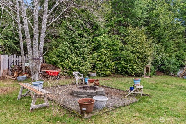 39 Paradise Lane, Pacific Beach, WA 98571