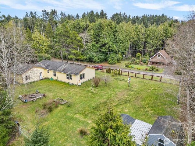 39 Paradise Lane, Pacific Beach, WA 98571