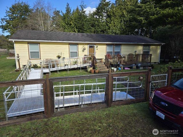39 Paradise Lane, Pacific Beach, WA 98571