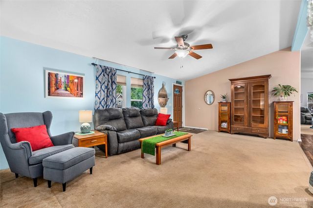 39 Paradise Lane, Pacific Beach, WA 98571