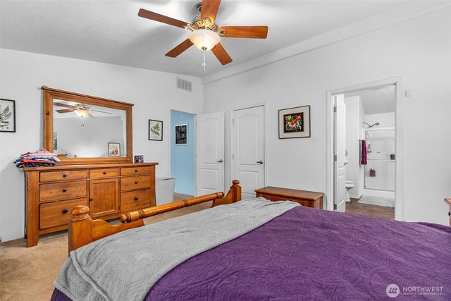 39 Paradise Lane, Pacific Beach, WA 98571