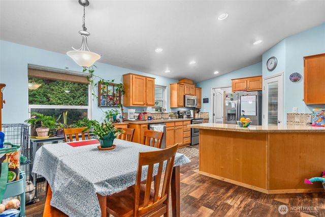 39 Paradise Lane, Pacific Beach, WA 98571