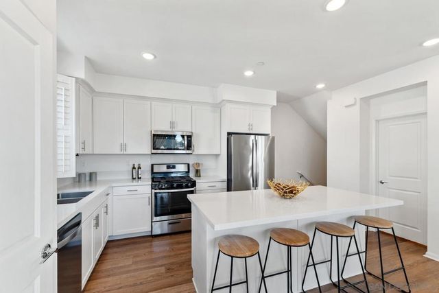 2328 Columba Gln, Escondido, CA 92025