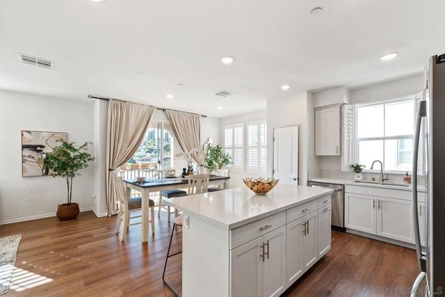 2328 Columba Gln, Escondido, CA 92025