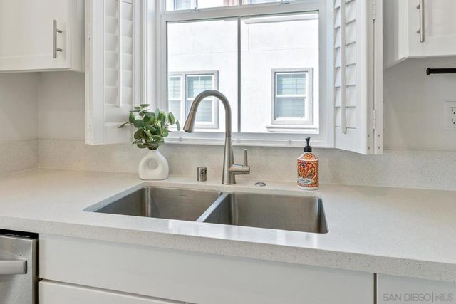 2328 Columba Gln, Escondido, CA 92025