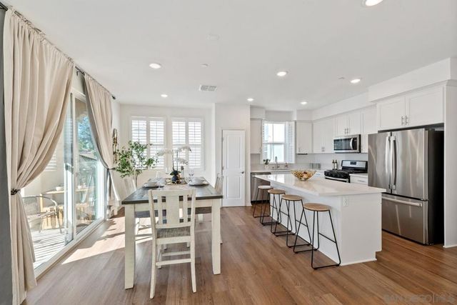 2328 Columba Gln, Escondido, CA 92025