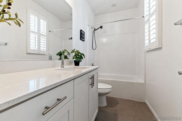 2328 Columba Gln, Escondido, CA 92025