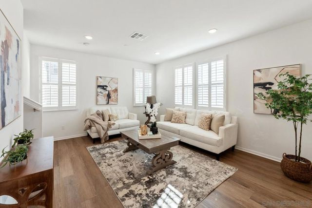 2328 Columba Gln, Escondido, CA 92025