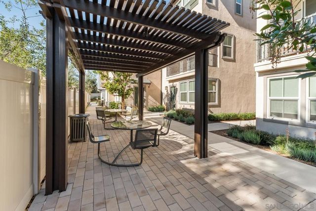 2328 Columba Gln, Escondido, CA 92025