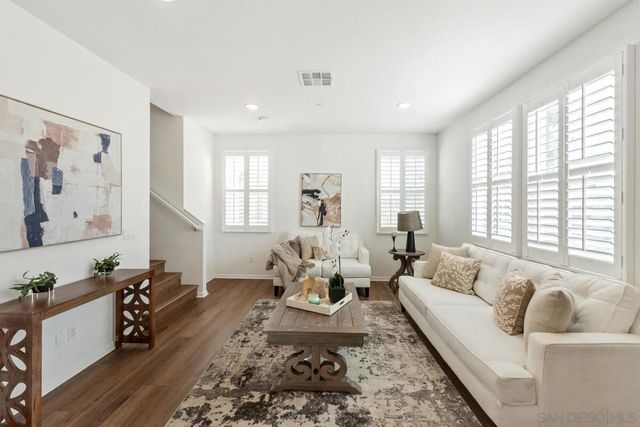 2328 Columba Gln, Escondido, CA 92025