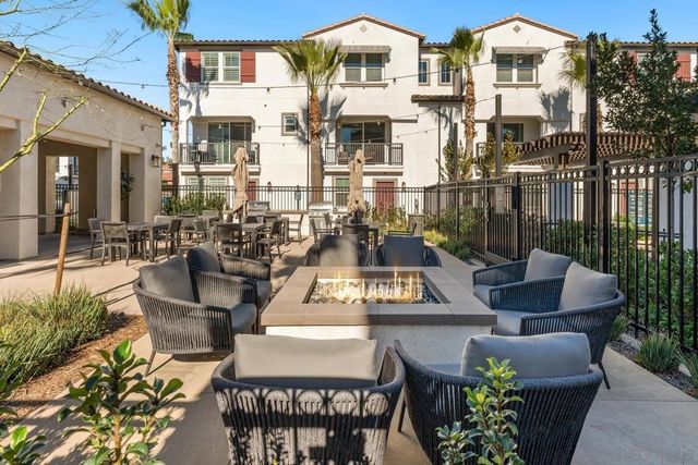 2328 Columba Gln, Escondido, CA 92025