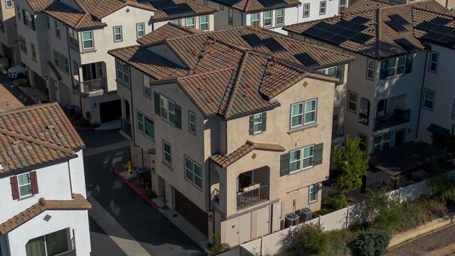 2328 Columba Gln, Escondido, CA 92025