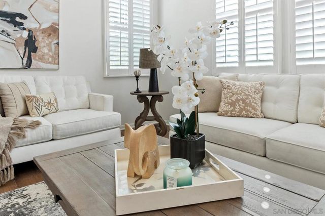 2328 Columba Gln, Escondido, CA 92025