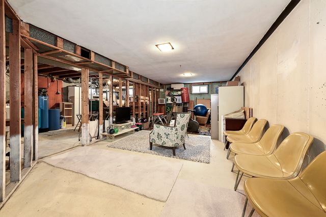 317 Roberts Road, Inverness, IL 60010
