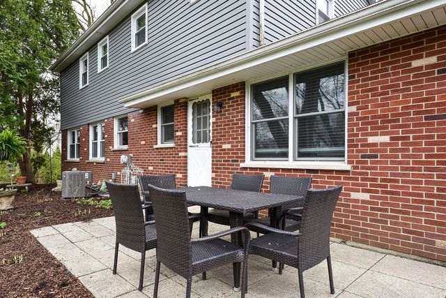 317 Roberts Road, Inverness, IL 60010