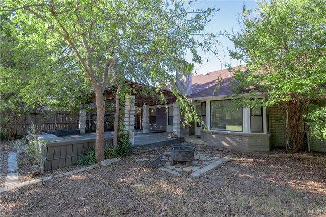 8201 Llano Avenue, Benbrook, TX 76116