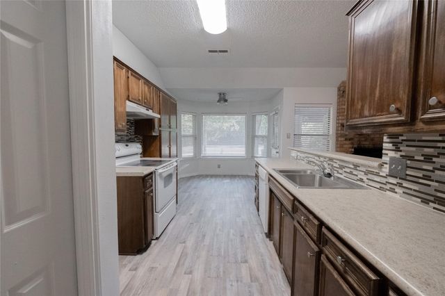 8201 Llano Avenue, Benbrook, TX 76116