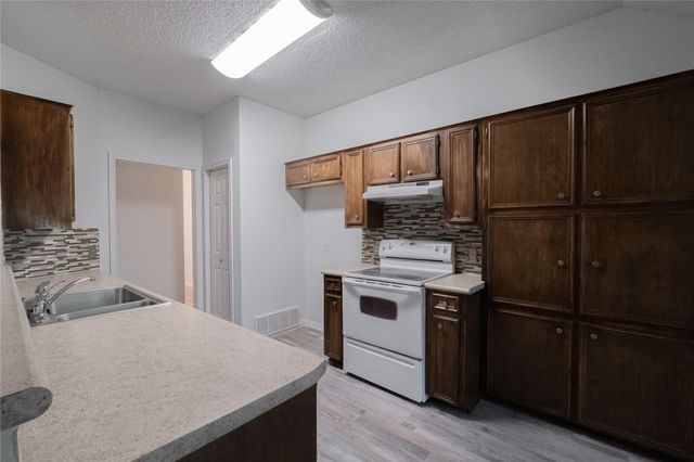 8201 Llano Avenue, Benbrook, TX 76116