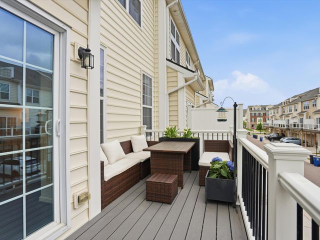 2768 Ashcombe Drive, Ann Arbor, MI 48105