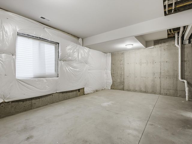 2768 Ashcombe Drive, Ann Arbor, MI 48105