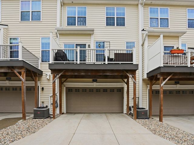 2768 Ashcombe Drive, Ann Arbor, MI 48105