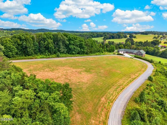 18 Woodland Creek Road, Dandridge, TN 37725