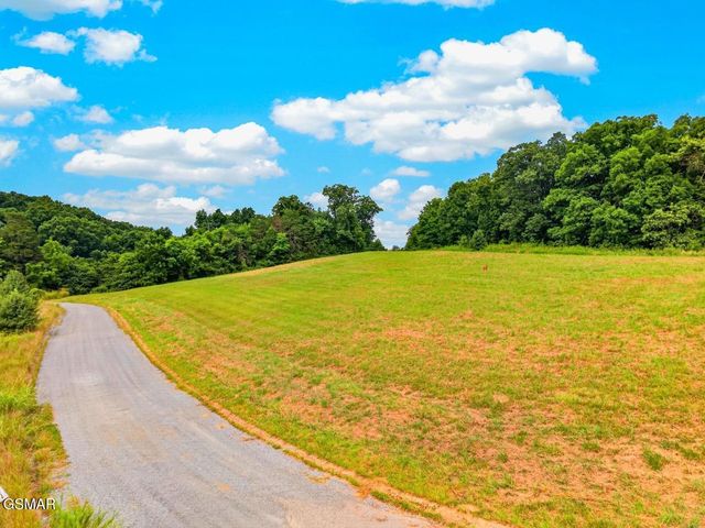 18 Woodland Creek Road, Dandridge, TN 37725
