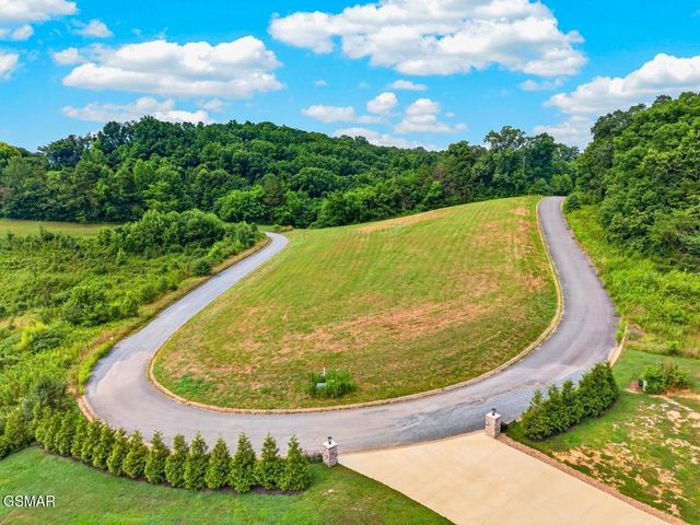 18 Woodland Creek Road, Dandridge, TN 37725