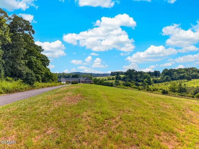 18 Woodland Creek Road, Dandridge, TN 37725