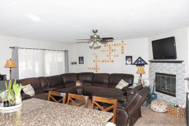 1419 Hummingbird Way, Hemet, CA 92545