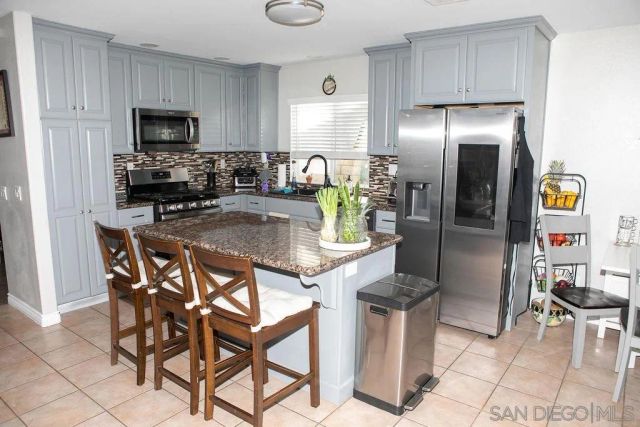 1419 Hummingbird Way, Hemet, CA 92545