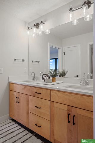 11602 S 114 Avenue, Papillion, NE 68046