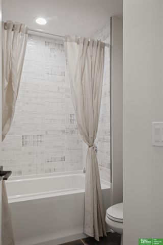 11602 S 114 Avenue, Papillion, NE 68046