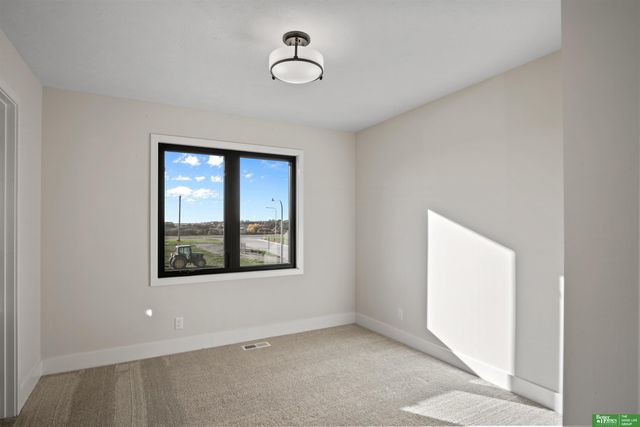 11602 S 114 Avenue, Papillion, NE 68046