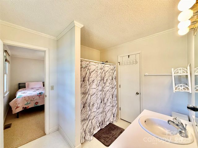 2178 Duck Cove Road, Camden, SC 29020