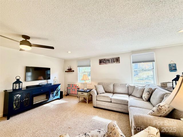 2178 Duck Cove Road, Camden, SC 29020