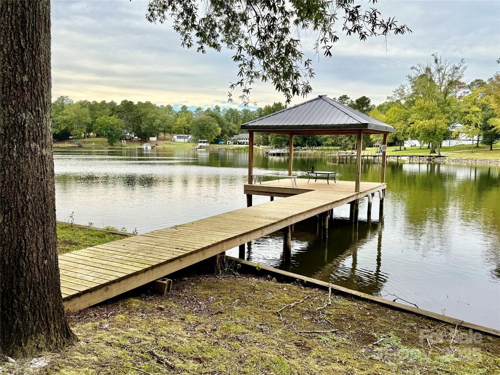 2178 Duck Cove Road, Camden, SC 29020
