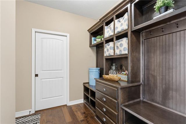 18932 W 100th Street, Lenexa, KS 66220