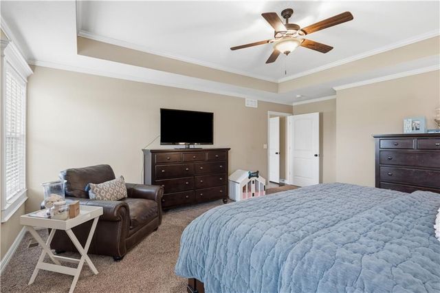 18932 W 100th Street, Lenexa, KS 66220