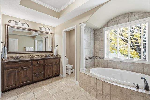 18932 W 100th Street, Lenexa, KS 66220